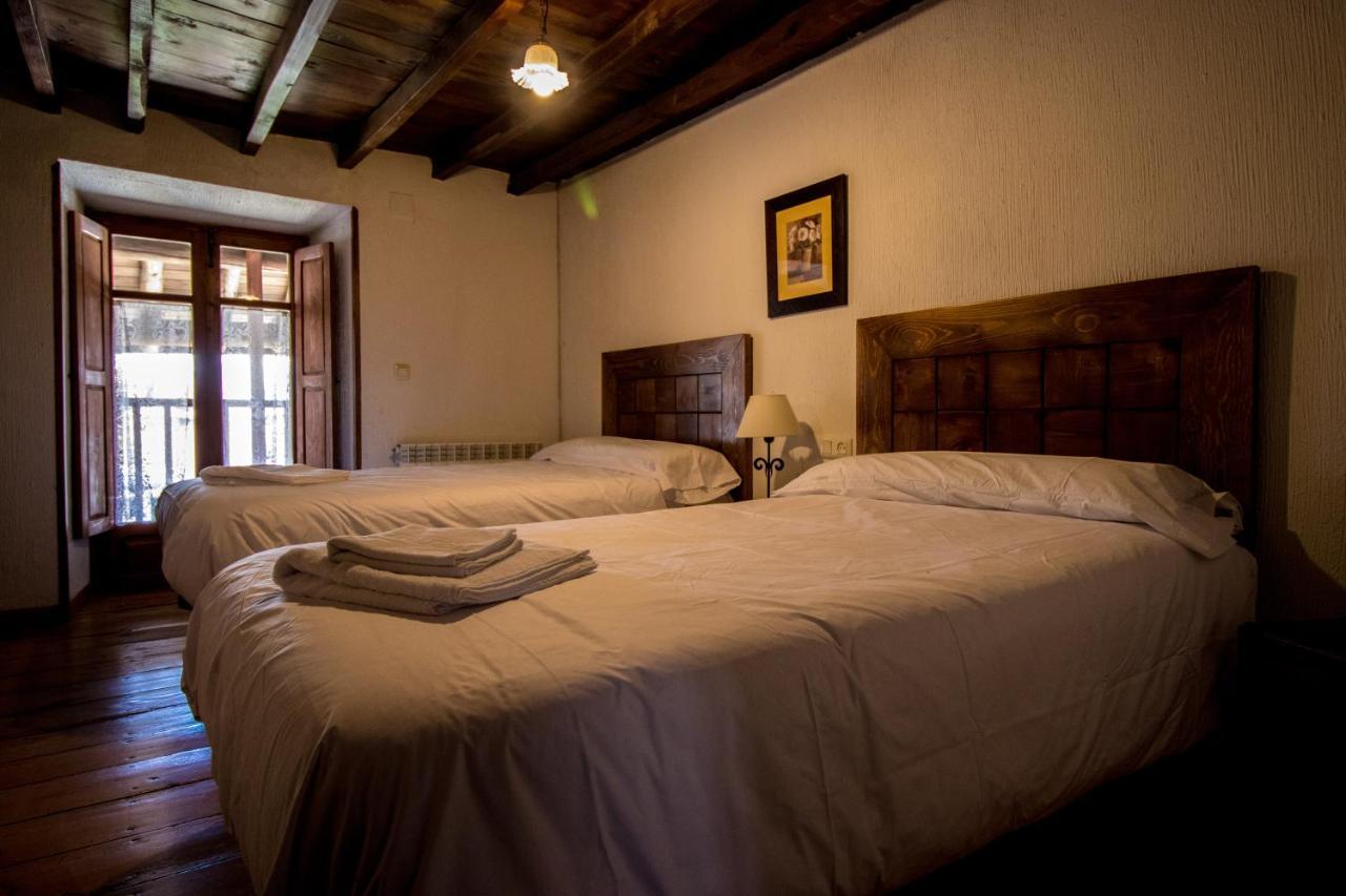 La Casa Del Abuelo Guest House Hoyos del Espino Eksteriør bilde